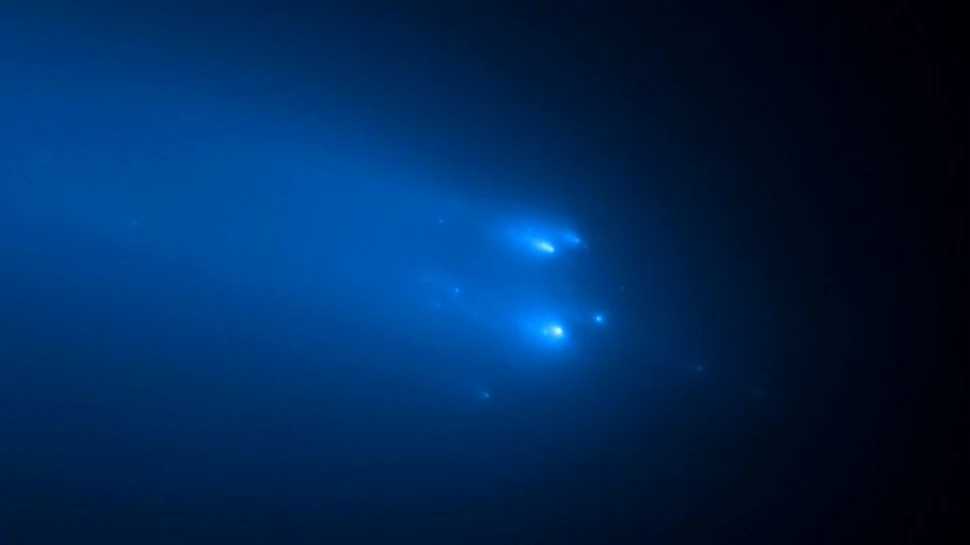 Cum arată o cometă care se dezintegrează. NASA a publicat recent imagini spectaculoase. FOTO