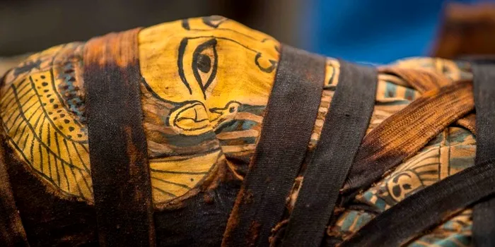 Zeci de mumii intacte, neatinse de 2.500 de ani, descoperite în Egipt