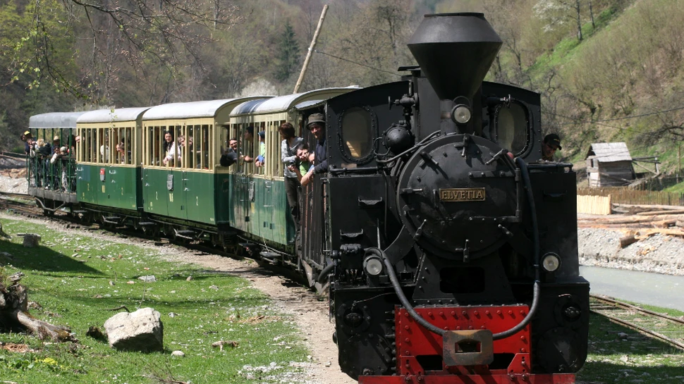 Mocăniţa, simbol al Ţării Moţilor, şi-a reluat cursele regulate pentru turişti