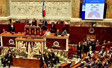 Criză politică majoră în Franța după ce Guvernul Francois Bayrou a căzut
