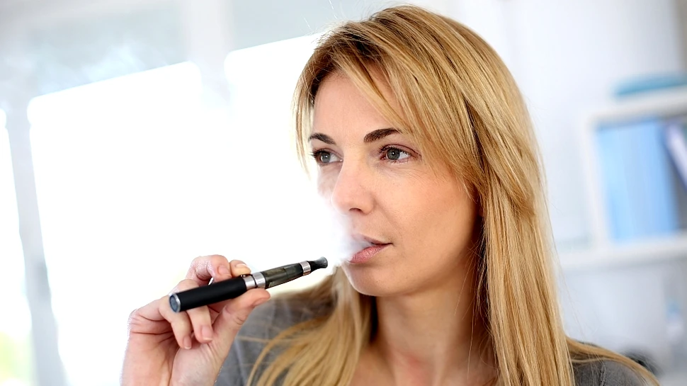 Vrei să te laşi de fumat? Un nou studiu arată cât de eficiente sunt ţigările electronice