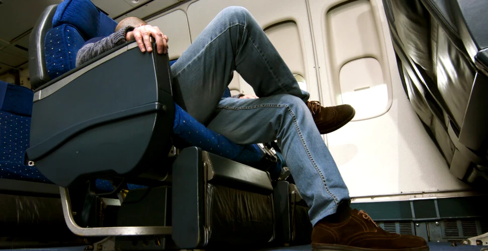 Pasageri evacuați dintr-un avion după ce au refuzat să se așeze pe scaune murdare. De ce și-a cerut scuze ulterior compania aeriană?