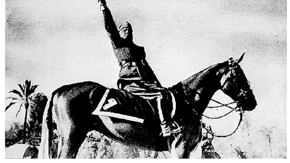„Tăiaţi, tăiaţi!” Mussolini n-a vrut ca cineva să vadă această poză: priveşte cu atenţie DETALIUL CARE ÎL JENA pe conducătorul fascist!