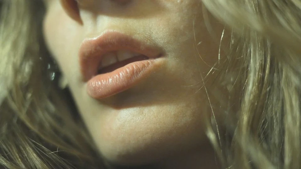 Izolarea poate aduce anxietate. Te poate consilia online şi gratuit un psiholog