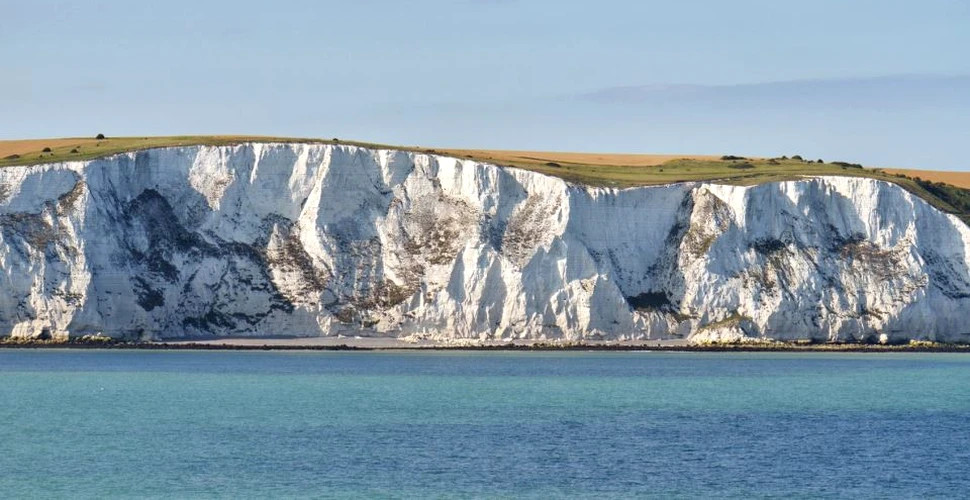 Descoperire remarcabilă în celebrele stânci albe de la Dover: praf cosmic fosilizat care poate oferi indicii cruciale