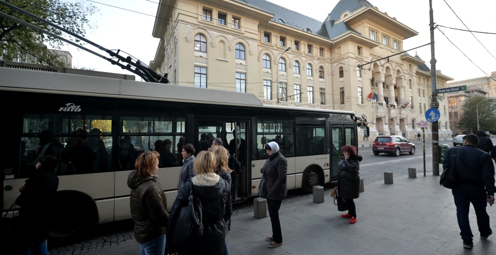 De ce autobuzele sosesc deseori în grupuri în staţie