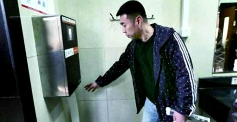 Inovaţie bizară a chinezilor: hârtia igienică din Beijing este protejată de un sistem de recunoaştere facială