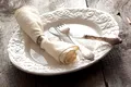 Istoria șervețelului. Cum a evoluat de la bucata de pânză a romanilor la șervețelul de hârtie