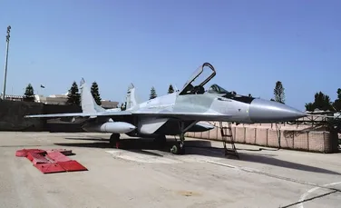 MiG-uri  fără însemne identificate la o bază rusească din Siria