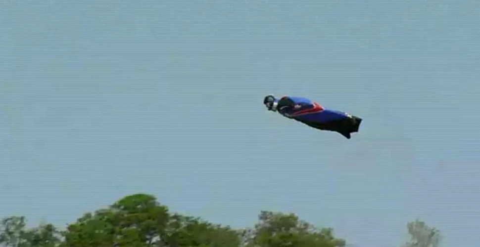 Cel mai riscant salt din elicopter: fără paraşută, de la peste 700 de metri (VIDEO)
