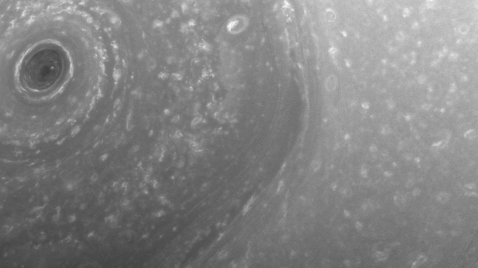 Imaginile uimitoare cu planeta Saturn, realizate de Cassini înainte de încheierea misiunii care a durat 10 ani