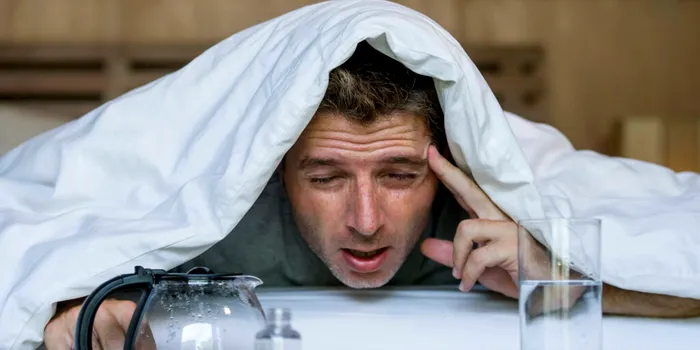 Leacuri de mahmureală: Este adevărat că poți elimina alcoolul prin „transpirație”?