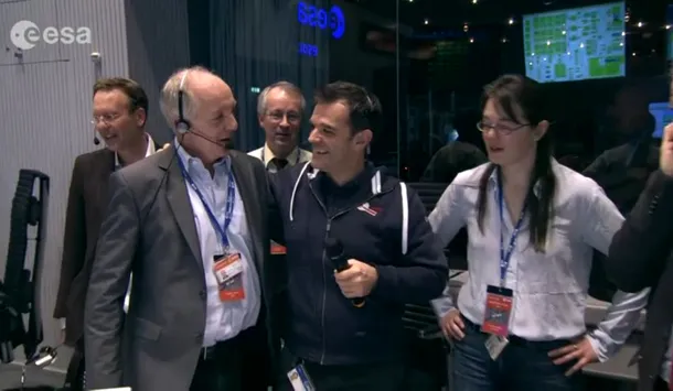 Bucurie la centrul de control ESA, după asolizarea reuşită a robotului Philae