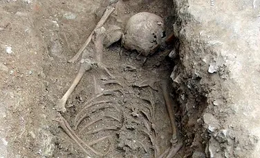 Misterul „fetiţei vrăjitoare”. Arheologii au descoperit un schelet îngropat într-o poziţie nefirească