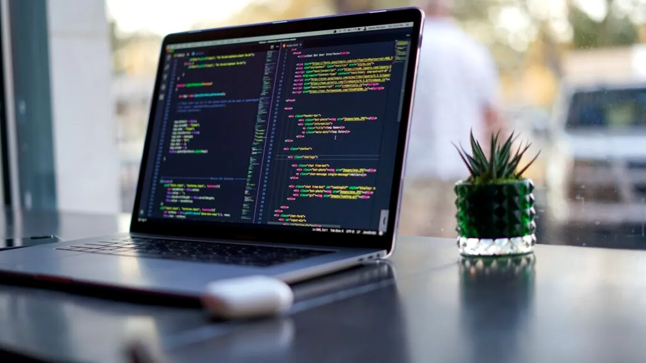 au crescut salariile programatorilor_james-harrison-unsplash_descoperă 
