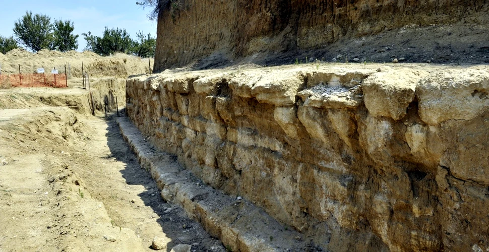 Un mormânt uriaş a fost descoperit în Grecia. Identitatea celui îngropat acolo este deocamdată misterioasă