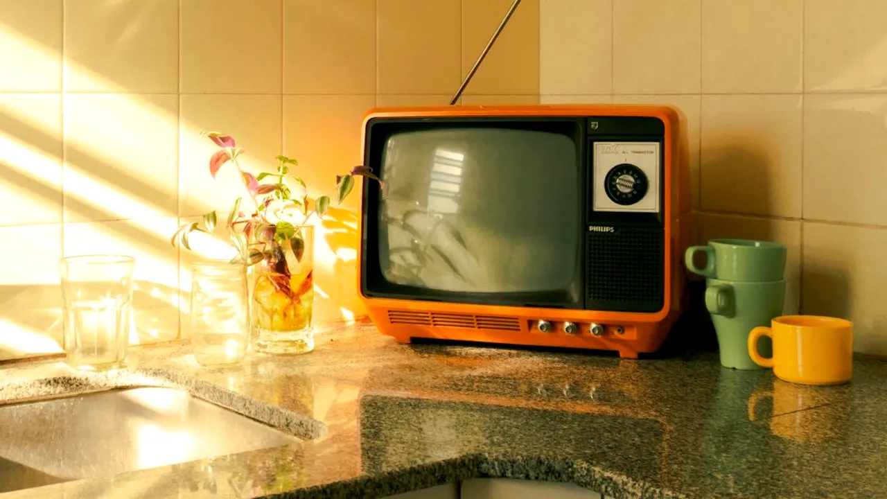 televizor-internet-televiziune-unsplash_descopera 