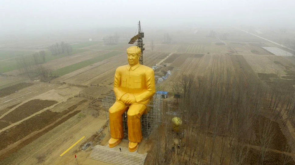 Statuie GIGANTICĂ a lui Mao, aurită, într-o zonă în care au murit milioane de oameni din cauza lui – FOTO + VIDEO