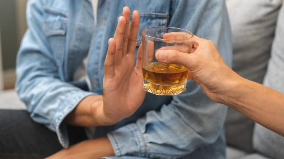 Cât alcool este prea mult? Diferența dintre consumul excesiv și consumul intensiv