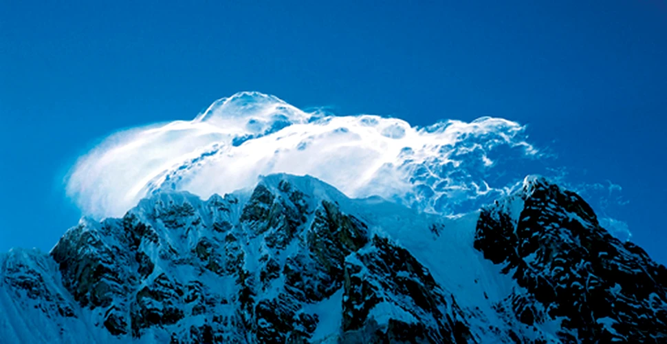 Doi alpinişti români pleacă în expediţie pentru a cuceri vârful Manaslu din Himalaya, de 8.156 metri