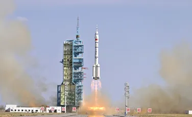 Racheta chineză Shenzhou-20, lansată cu succes. La bord se află trei astronauți
