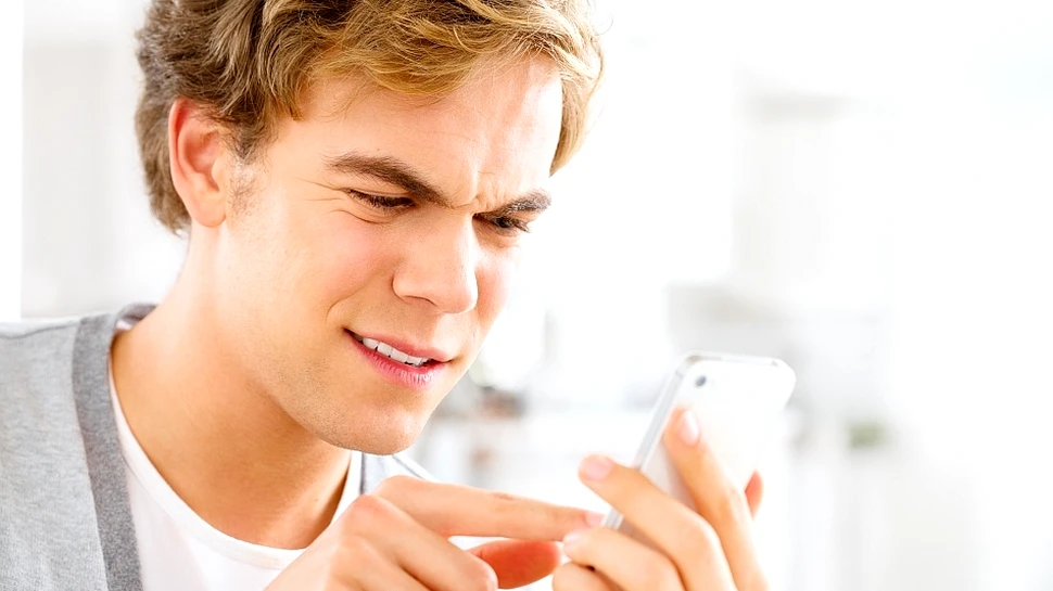 Primeşti multe SMS-uri de la partener? De ce acest lucru ar putea fi un semn că vă veţi despărţi