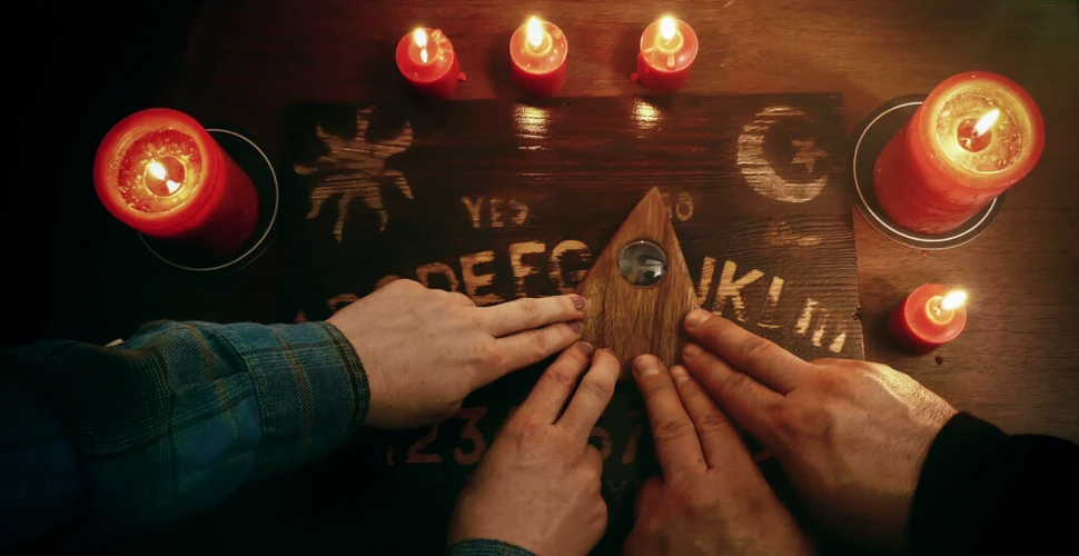 Tabla Ouija, de la joc la promisiunea reconectării cu morții. „O minunată placă vorbitoare și mister al veacurilor!”