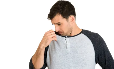 De ce miros mai urât hainele din poliester decât cele din bumbac? Cercetătorii au acum explicaţia