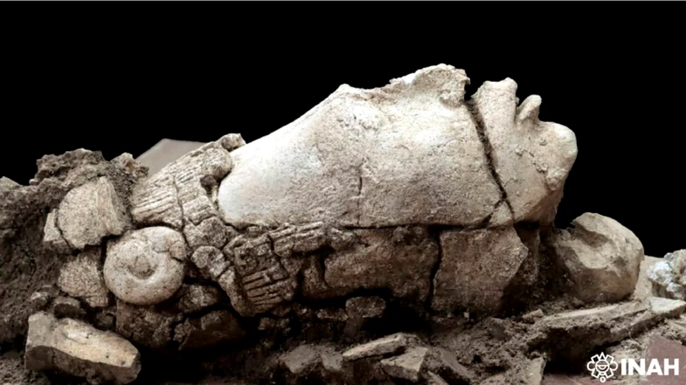 O sculptură veche a zeului mayaș al porumbului a fost dezgropată în Mexic