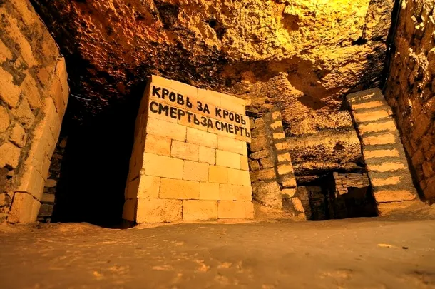 Catacombele din Odesa, cea mai mare reţea de tuneluri subterane din lume