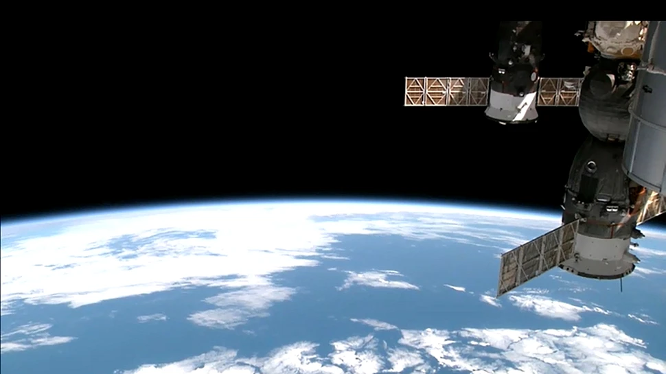 Astronauţii de pe ISS,evacuaţi într-o capsulă Soyuz,din cauza riscului de impact cu deşeuri spaţiale