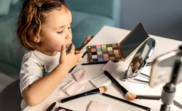 Machiajul la copii: necesitate sau vanitate? Iată ce spun părinții și specialiștii!