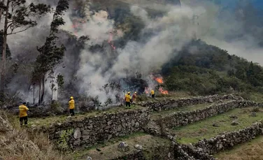 Incendiu de vegetație la Machu Picchu. Pompierii peruani încearcă să țină flăcările sub control