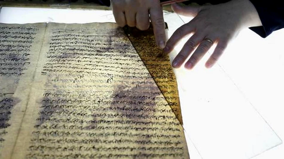 Cursa pentru digitalizarea istoriei: Irakienii vor să copieze arhivele în format electronic, înainte ca gruparea Stat Islamic să pună mâna pe ele