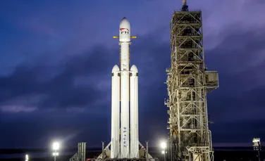 SpaceX amână testarea celor 27 de motoare ale rachetei Falcon Heavy. Prima misiune a rachetei lui Elon Musk va fi de  trimitere a unui automobil Tesla în spaţiu