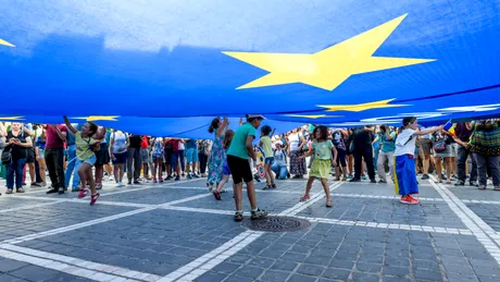 Cât de compatibil este adevărul cu democrația?