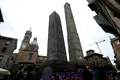 „Turnul înclinat” Garisenda din Bologna, închis pentru că se apleacă prea mult