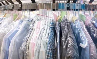 O substanță găsită la hainele curățate chimic triplează riscul de boli hepatice grave