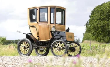 O maşină electrică foarte rară, veche de 105 ani, a fost vândută la licitaţie. GALERIE FOTO