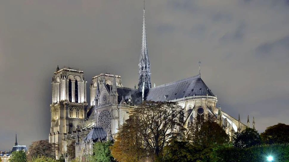 O catedrală din lemn ”efemeră” ar putea fi construită în faţa Notre-Dame