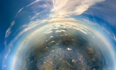 Oamenii de știință au aflat cum se curăță singură atmosfera Pământului