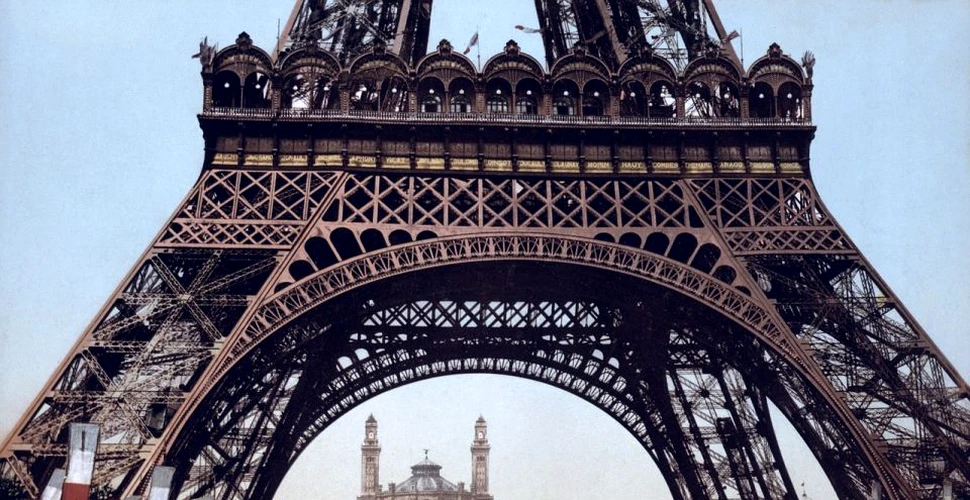 O bucată din scara originală a Turnului Eiffel din Paris a fost vândută pentru 169.000 de euro