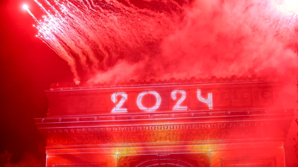 Mesajul iluminat pe Arcul de Triumf din Paris în prima zi din 2024
