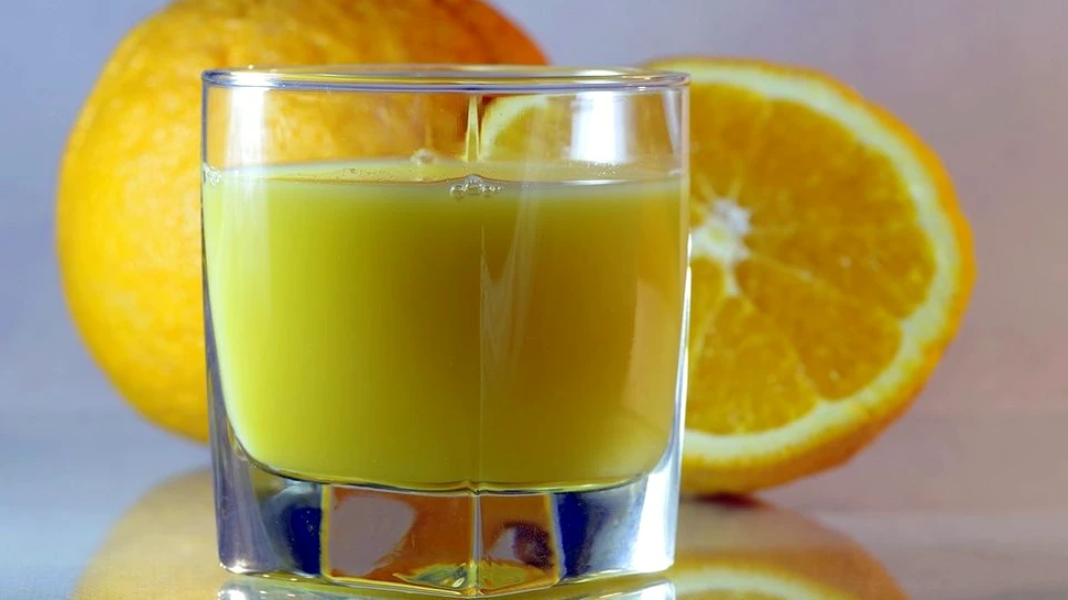 Pentru a-şi creşte imunitatea, o femeie şi-a injectat suc de fructe în organism. Cum s-a terminat experimentul bizar