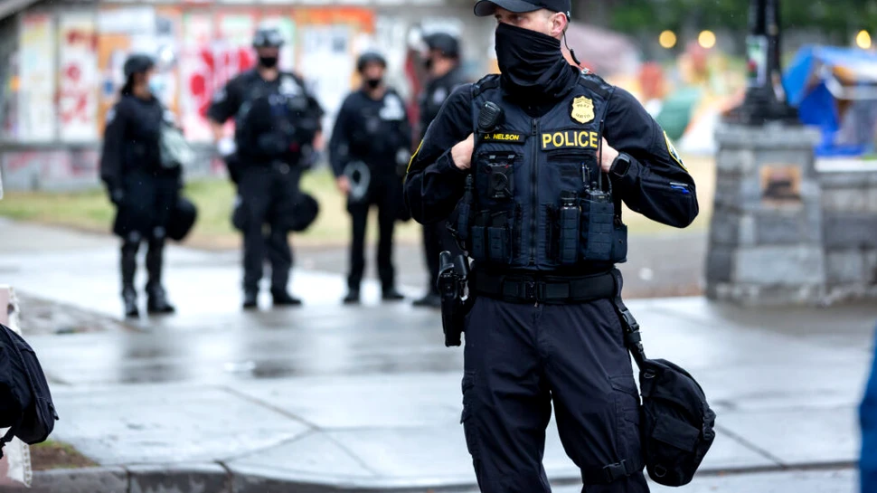 Cum au reușit patru hoți să fure 2 milioane de dolari în mai puțin de 2 minute?