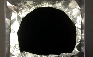 Vantablack, „cel mai negru negru”, ar putea salva astronomia