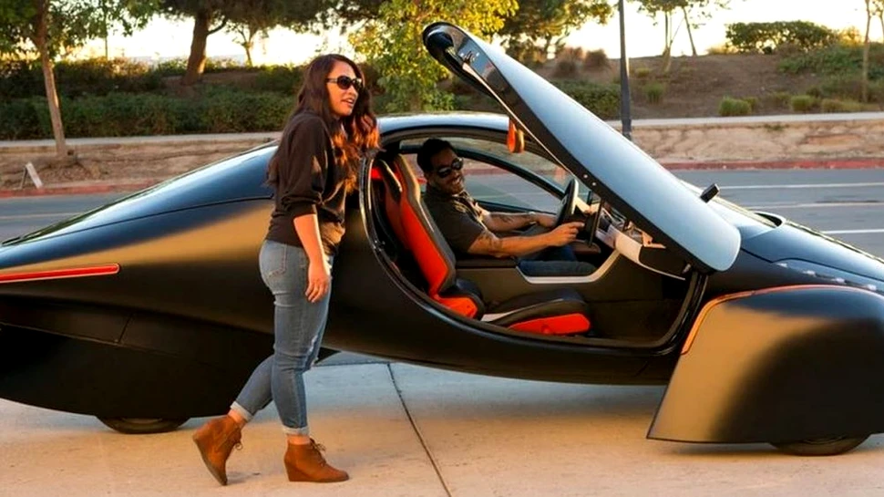 Noua mașină electrică de la Aptera, aerodinamică și ușoară, poate atinge o autonomie de 1.600 de km