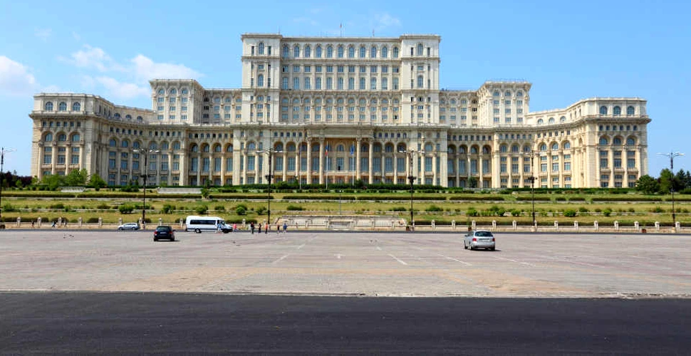 Un site prestigios din străinătate denumeşte Palatul Parlamentului ”o construcţie la superlativ”. Ce îl face atât de ”special”
