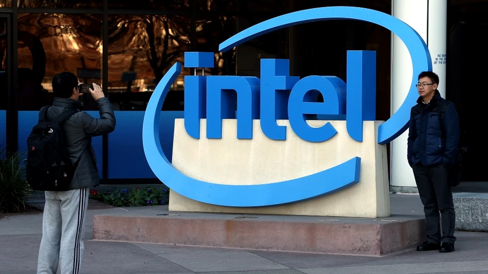 Intel şi Fossil Group anunţă un parteneriat pentru producerea de dispozitive purtabile „la modă”