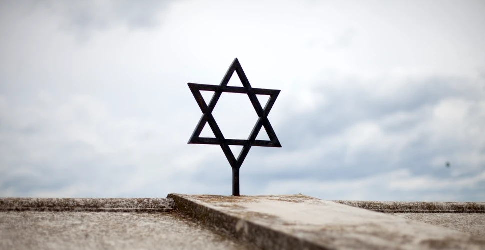 Evreii duşi la Auschwitz din nordul Transilvaniei, omagiaţi prin plăci comemorative în 11 gări